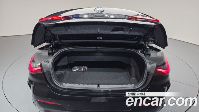 BMW 4 Series (G22) 420i M Sport Convertible 2025 — фото 18