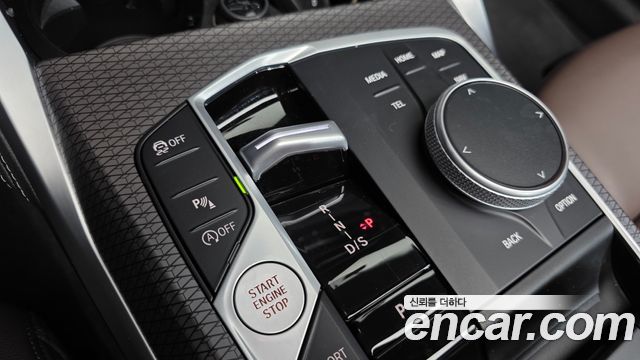 BMW 4 Series (G22) 420i M Sport Convertible 2025 — фото 27