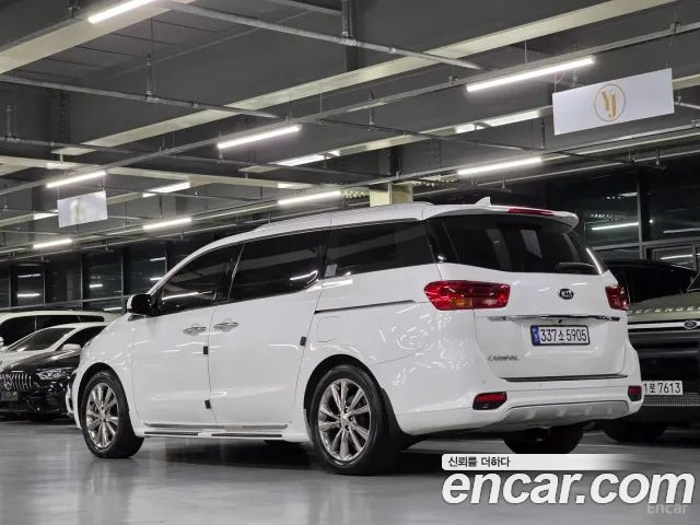 Kia Carnival 9-Seater Noblesse Special 2020 — фото 2