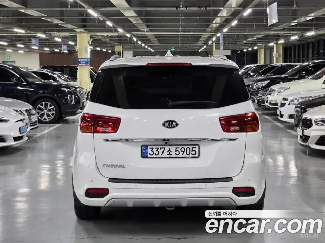 Kia Carnival 9-Seater Noblesse Special 2020 — фото 3