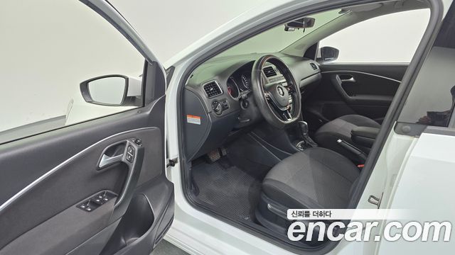 Volkswagen Polo 1.4 TDI R-Line 5th 2015 — фото 10