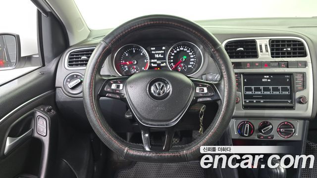 Volkswagen Polo 1.4 TDI R-Line 5th 2015 — фото 13