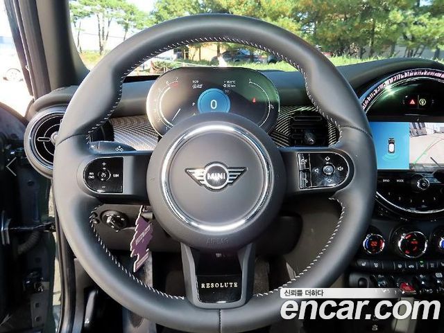 MINI Cooper 3Door Resolute Edition 3rd Gen 2023 — фото 8