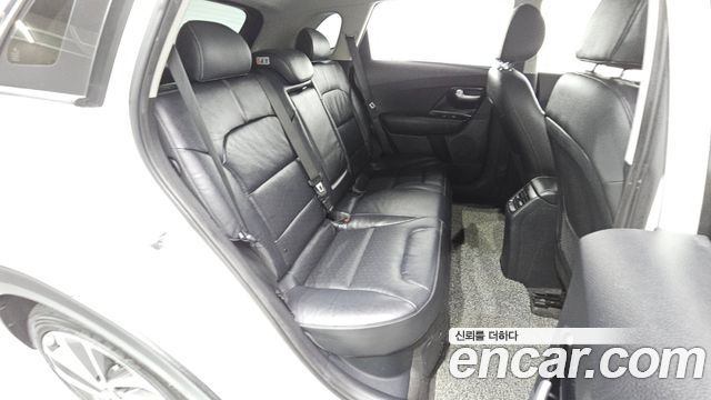 Kia Niro Noblesse 2018 — фото 11
