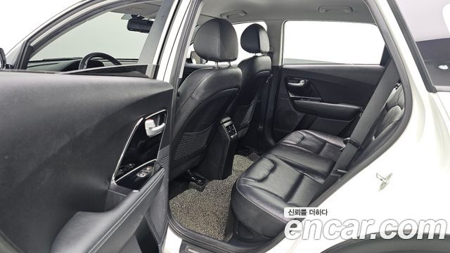 Kia Niro Noblesse 2018 — фото 12