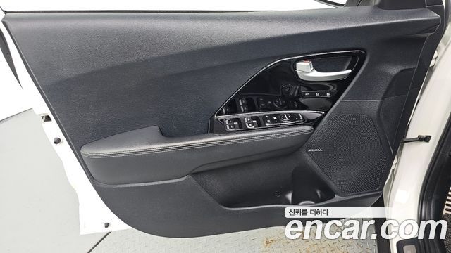 Kia Niro Noblesse 2018 — фото 24