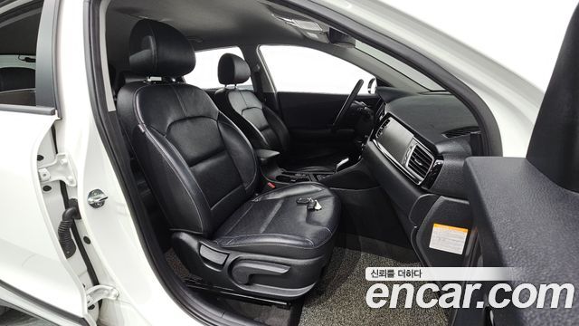 Kia Niro Noblesse 2018 — фото 26