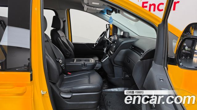 Hyundai Staria L3.5  Kinder Safety Car 15-Seater 2022 — фото 32