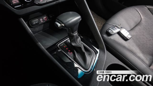 Kia Niro Prestige 2018 — фото 9