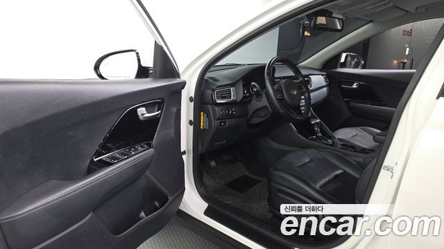 Kia Niro Prestige 2018 — фото 10