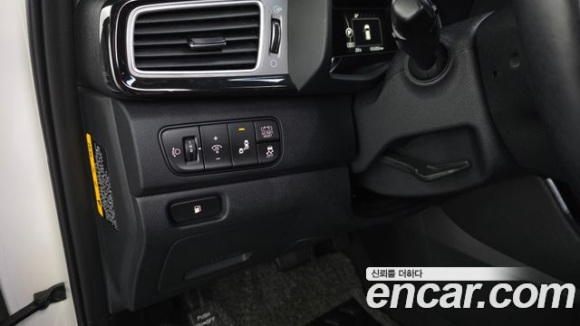 Kia Niro Prestige 2018 — фото 14