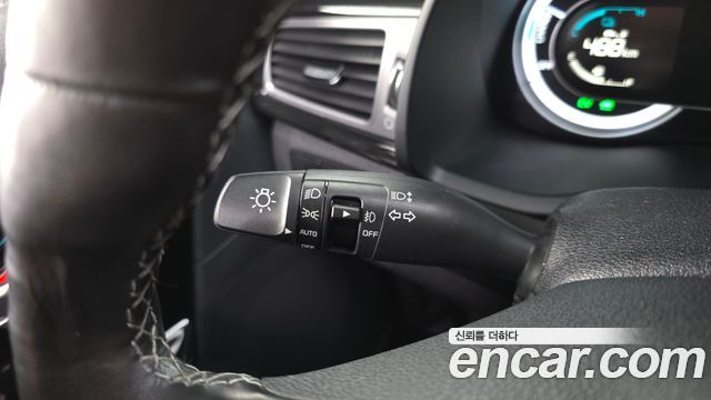Kia Niro Prestige 2018 — фото 27