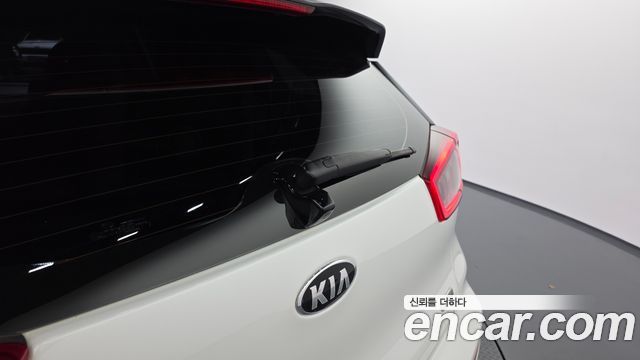 Kia Niro Prestige 2018 — фото 30