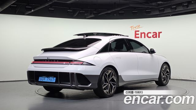 Hyundai Ioniq 6 Long Range Exclusive + 2023 — фото 2
