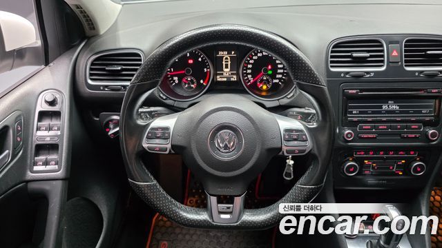 Volkswagen Golf (VI) 2.0 TDI StyleEdition 2013 — фото 13