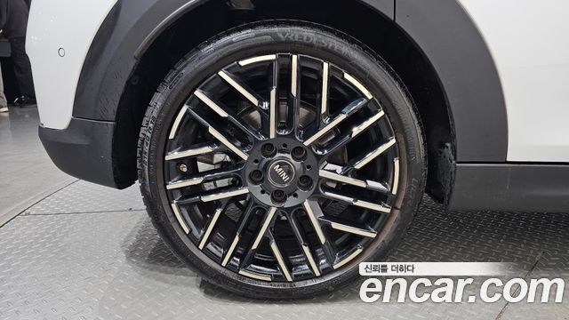 MINI Cooper S (IV) 5 Door Favoured 2025 — фото 5