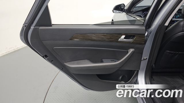 Hyundai Sonata (LF) 2.0 Smart 2017 — фото 31