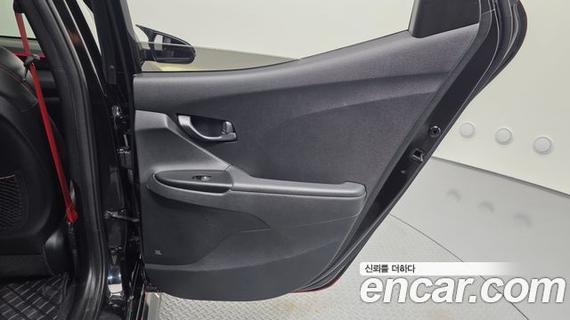 Hyundai Veloster (JS) 1.6 Turbo Sport Core 2018 — фото 31