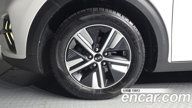 Kia Niro 1.6 HEV Noblesse Special 2020 — фото 5
