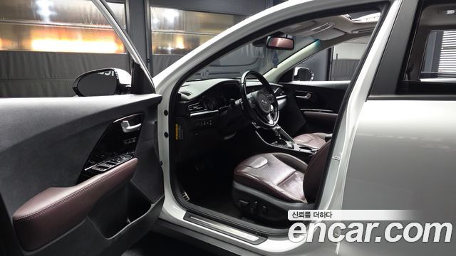 Kia Niro 1.6 HEV Noblesse Special 2020 — фото 10
