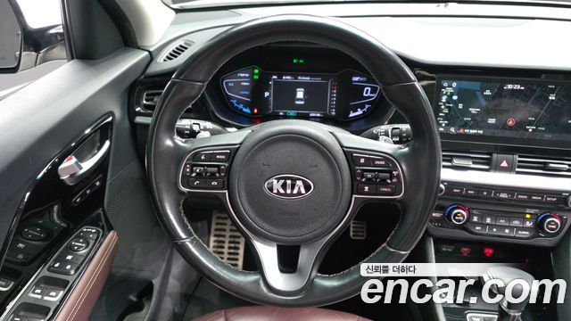 Kia Niro 1.6 HEV Noblesse Special 2020 — фото 13