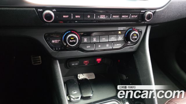 Kia Niro 1.6 HEV Noblesse Special 2020 — фото 16