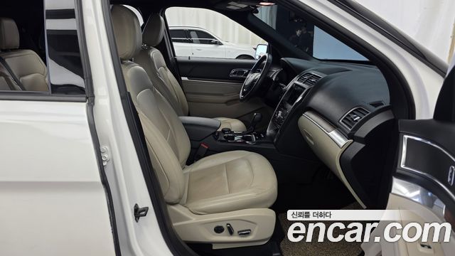 Ford Explorer 2.3 Limited 4WD 5th 2018 — фото 11