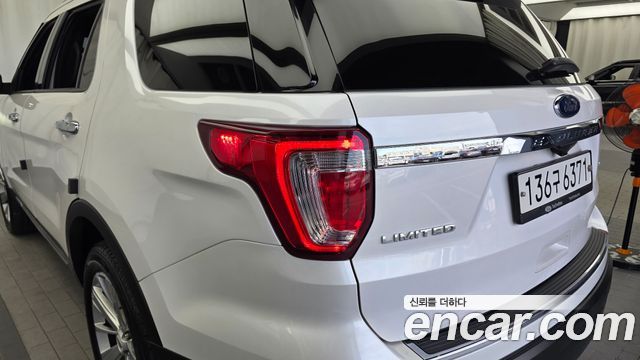 Ford Explorer 2.3 Limited 4WD 5th 2018 — фото 23