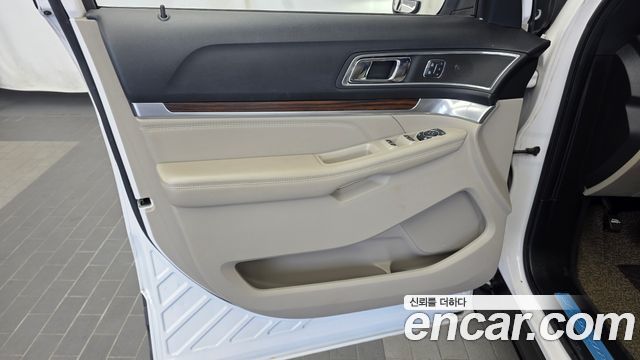 Ford Explorer 2.3 Limited 4WD 5th 2018 — фото 24