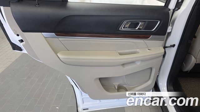 Ford Explorer 2.3 Limited 4WD 5th 2018 — фото 25