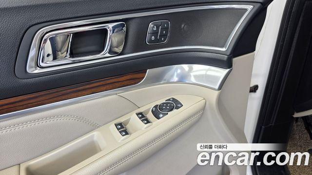 Ford Explorer 2.3 Limited 4WD 5th 2018 — фото 28