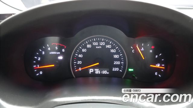 Kia Carnival R New Carnival Limousine GLX High-Deluxe 2012 — фото 8