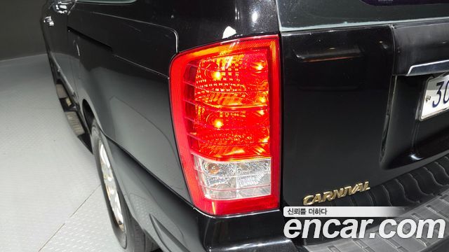 Kia Carnival R New Carnival Limousine GLX High-Deluxe 2012 — фото 23