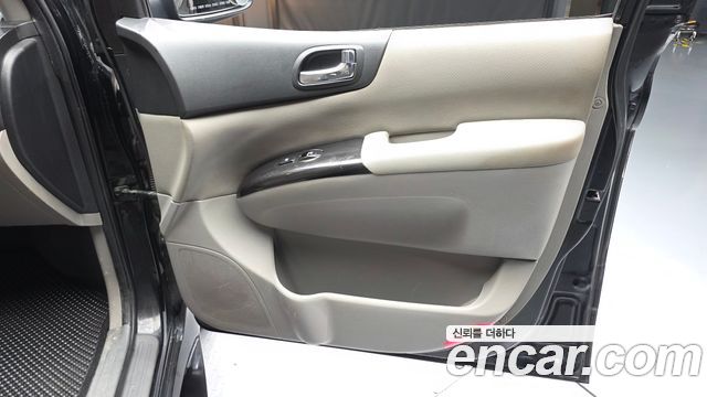 Kia Carnival R New Carnival Limousine GLX High-Deluxe 2012 — фото 24