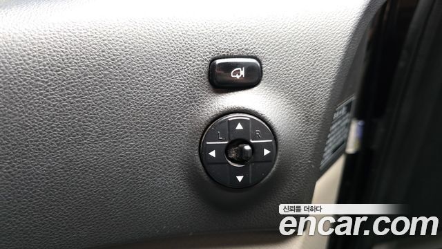 Kia Carnival R New Carnival Limousine GLX High-Deluxe 2012 — фото 31