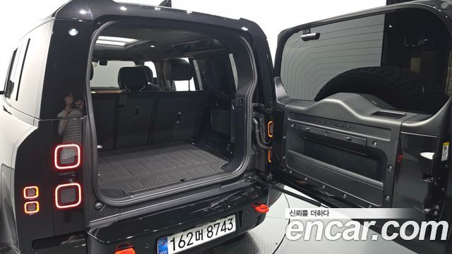Land Rover Defender (L663) 110 P400 X 2026 — фото 20