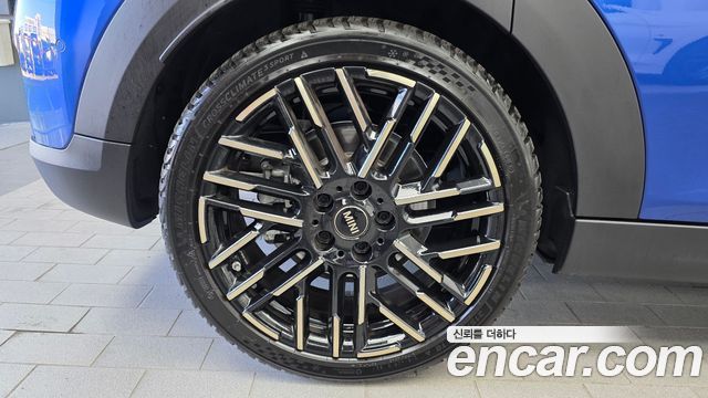 MINI Cooper S (IV) 5 Door Favoured 2025 — фото 5