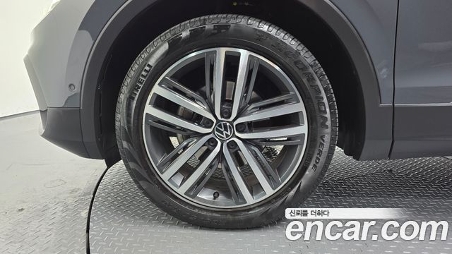 Volkswagen Tiguan (II) 2.0 TDI 4Motion Prestige 2023 — фото 5
