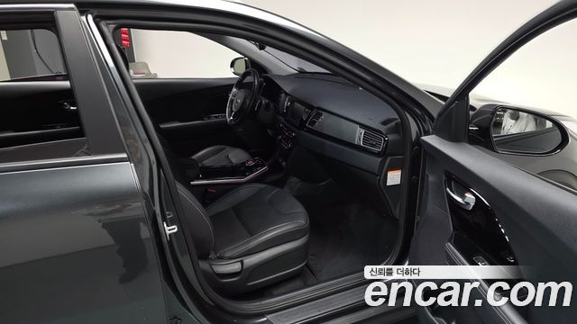 Kia Niro EV Prestige 2021 — фото 11