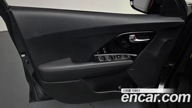 Kia Niro EV Prestige 2021 — фото 24