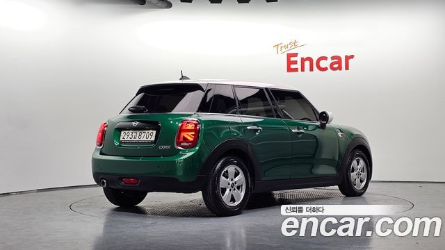 MINI Cooper 5Door Standard 3rd 2020 — фото 2