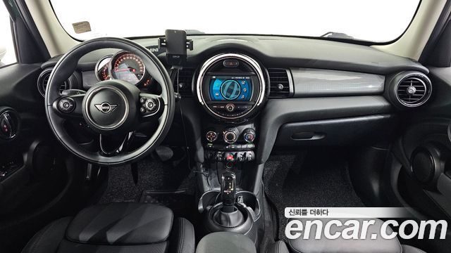 MINI Cooper 5Door Standard 3rd 2020 — фото 7