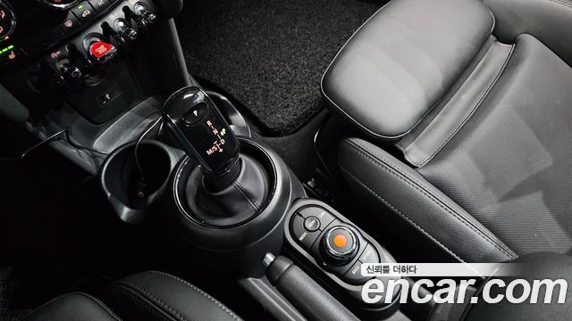 MINI Cooper 5Door Standard 3rd 2020 — фото 9