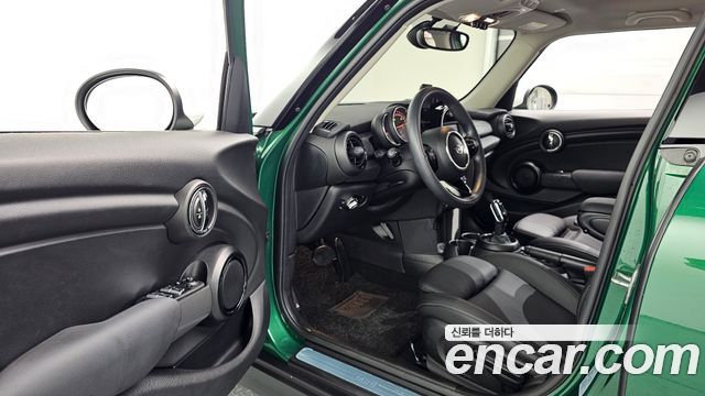 MINI Cooper 5Door Standard 3rd 2020 — фото 10