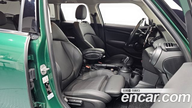 MINI Cooper 5Door Standard 3rd 2020 — фото 11