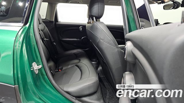 MINI Cooper 5Door Standard 3rd 2020 — фото 12