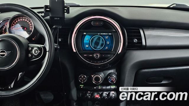 MINI Cooper 5Door Standard 3rd 2020 — фото 15