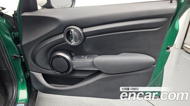 MINI Cooper 5Door Standard 3rd 2020 — фото 24
