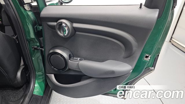 MINI Cooper 5Door Standard 3rd 2020 — фото 25