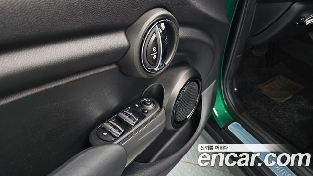 MINI Cooper 5Door Standard 3rd 2020 — фото 28